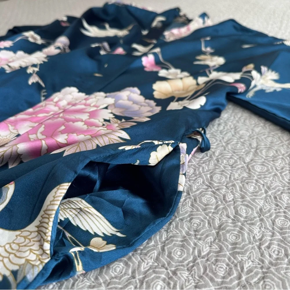 Kim + Ono Chrysanthemum & Crane Long Satin Kimono Robe Navy One Size - No Tie - Picture 10 of 16